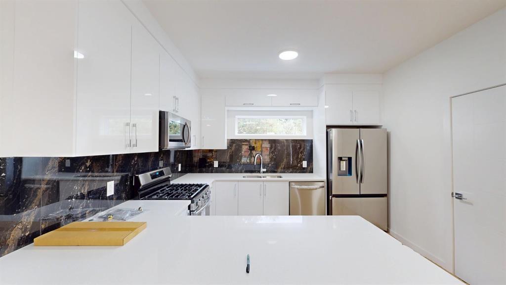 MAIN-10965 140 Ave NW