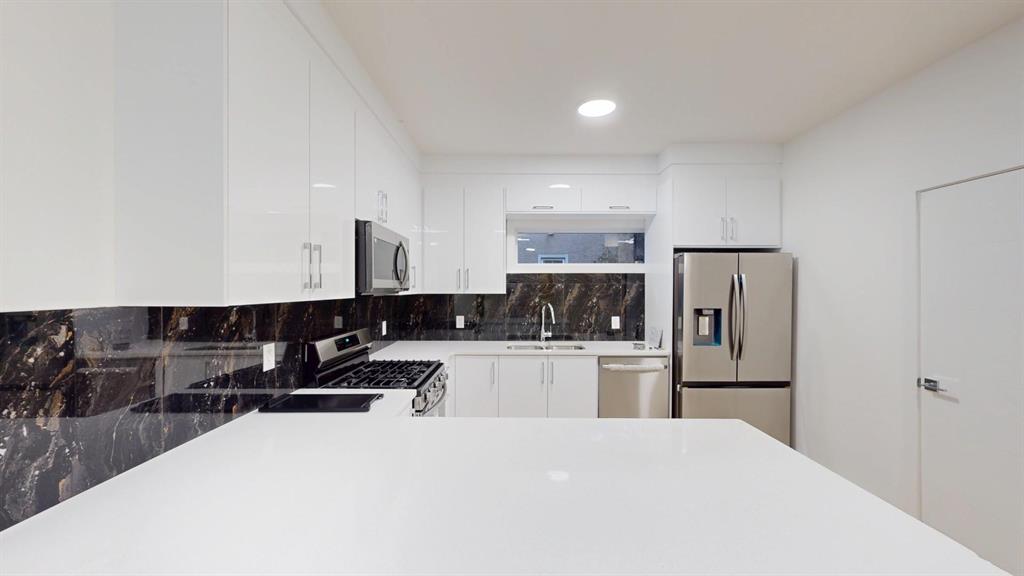 MAIN-10967 140 Street Nw