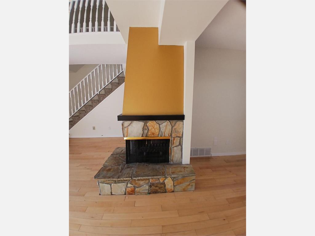 5397 Hillview Crescent