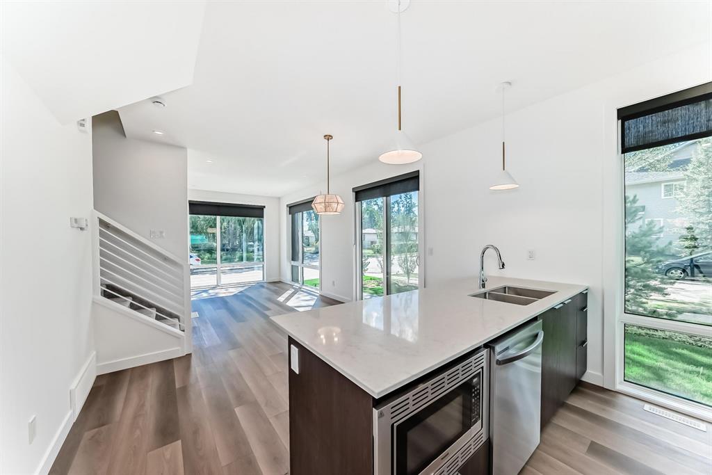 7724 105 Avenue, Main