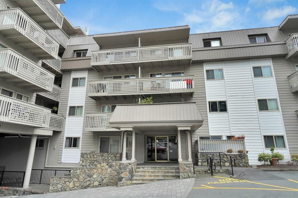 948 Esquimalt Rd