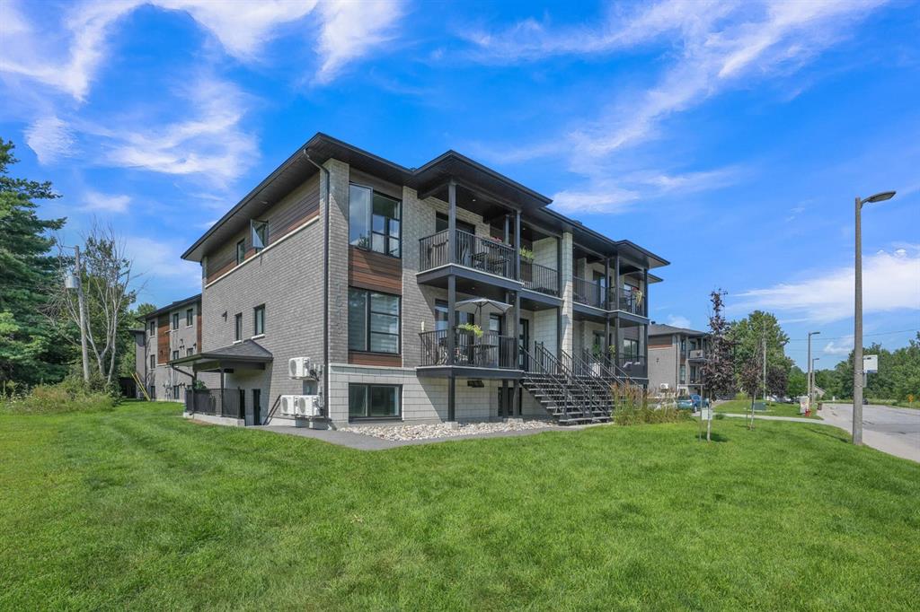 1527 Boulevard Saint-Ren� Est