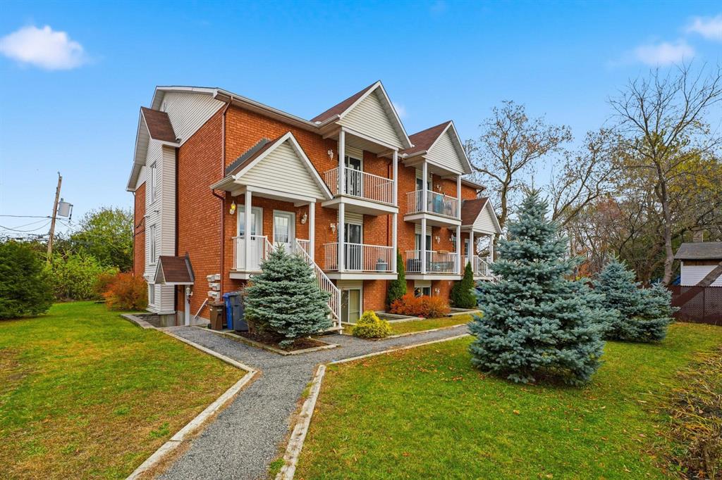 2579 Rue Saint-Louis