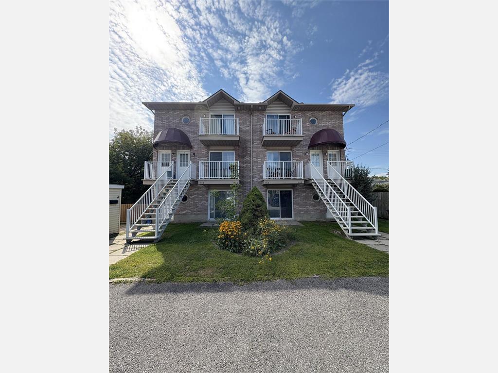 910 Boulevard Saint-Ren� Ouest