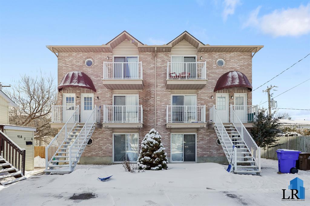 912 Boulevard Saint-Ren� Ouest