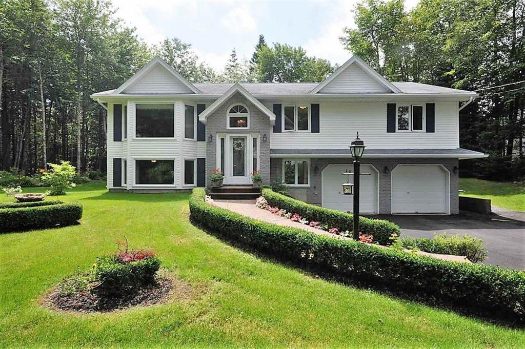 lisa court,, hammonds plains House for Rent