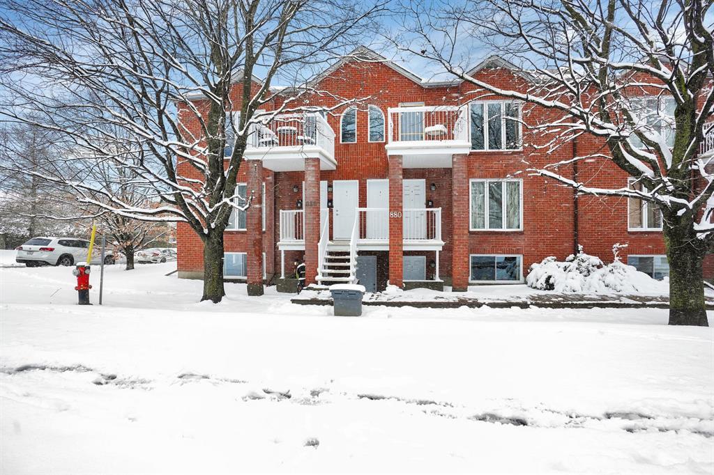 880 Boulevard de la Cit�-des-Jeunes