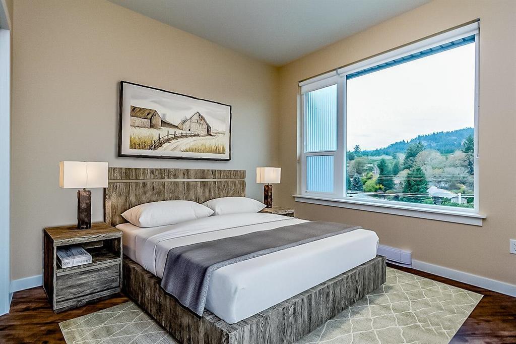 1085 Goldstream Ave