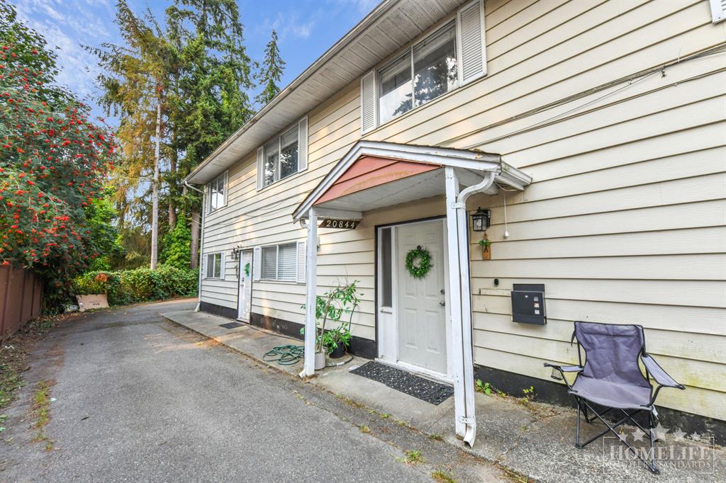 20844 Douglas Cres