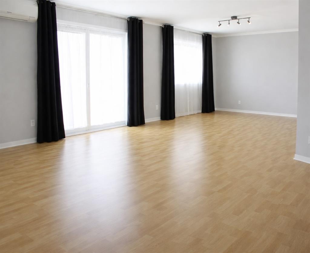 975 Avenue Saint-Charles, Laval, QC, Canada