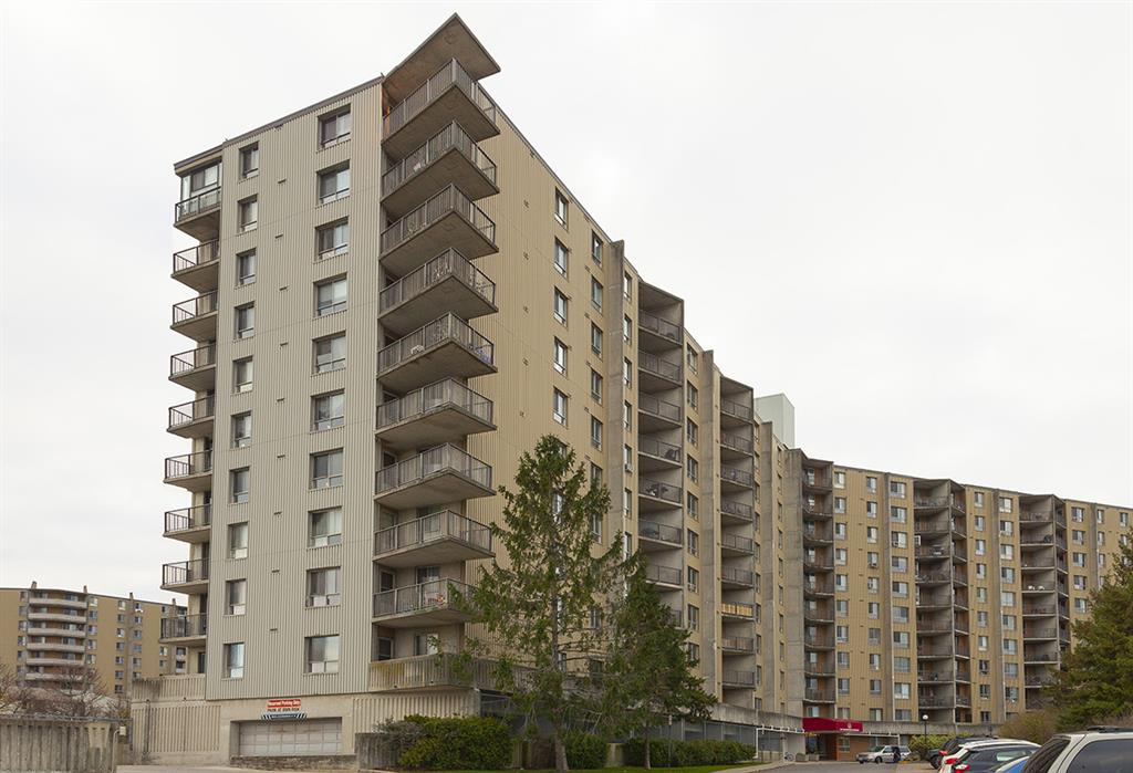 200 Sandringham Crescent, London Apartment for Rent