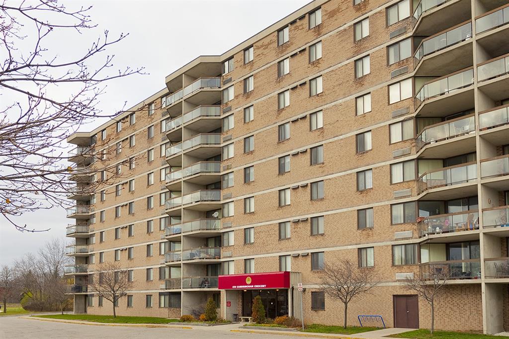 450 Sandringham Crescent, London Apartment for Rent B32140