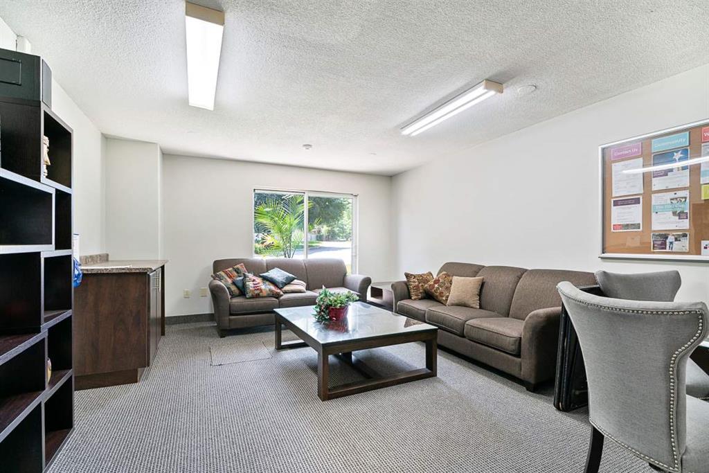 530 Proudfoot Lane, London - Apartment for Rent