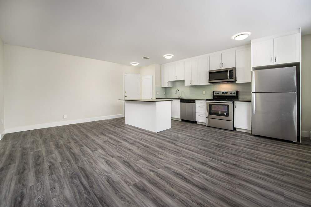 1301 Dundas St W