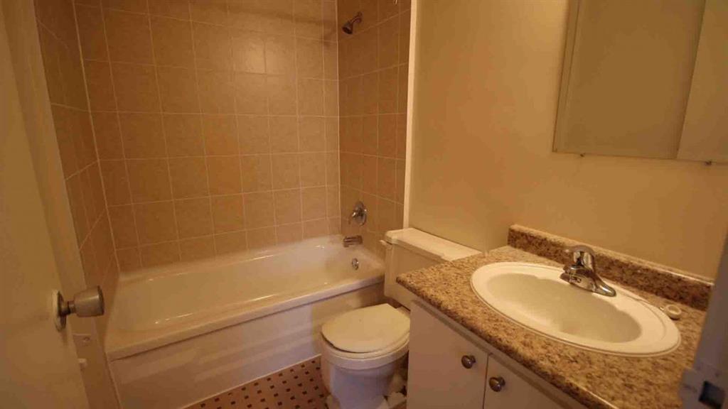 25 Paisley Blvd West, Mississauga Apartment for Rent B63955