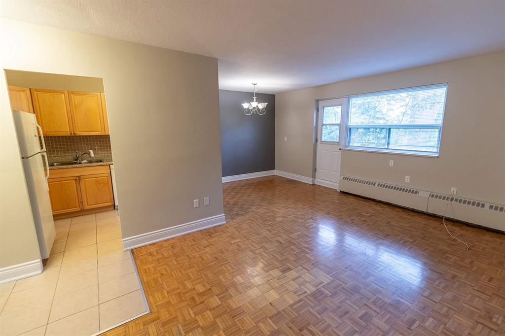 45 Paisley Boulevard W, Mississauga Apartment for Rent