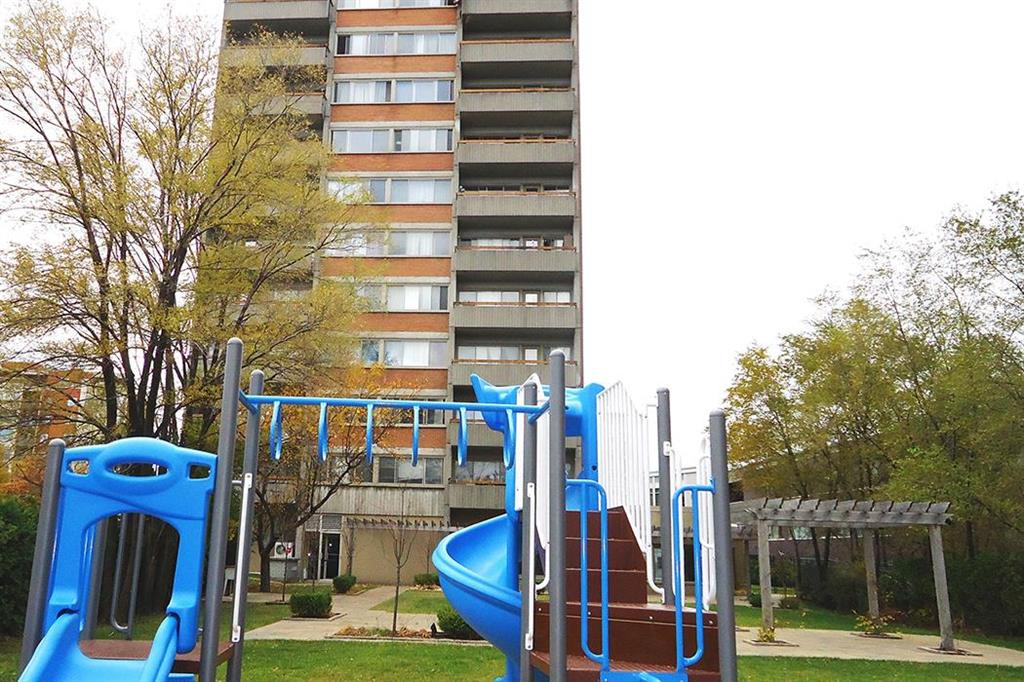 135 place côtevertu, montreal  Apartment for Rent