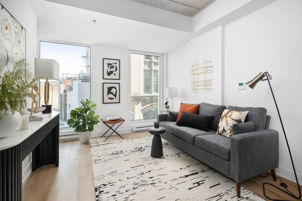 240 Rue Notre-Dame Ouest