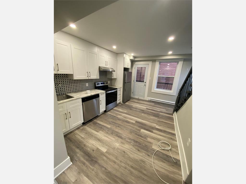 2421 De Maisonneuve East