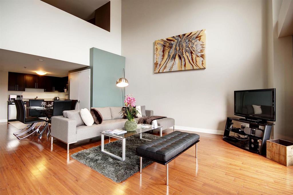 345 Rue De La Gaucheti�re West