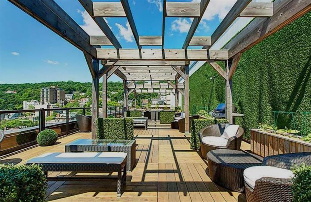 3475 Rue de la Montagne