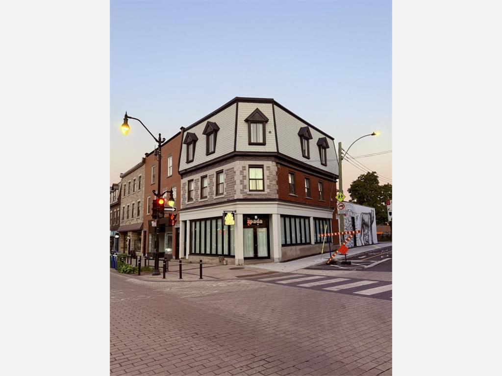 3576 Notre Dame West