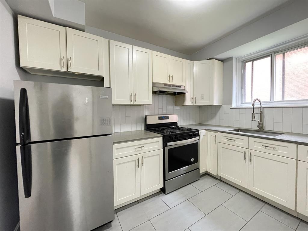 5025 Avenue Macdonald