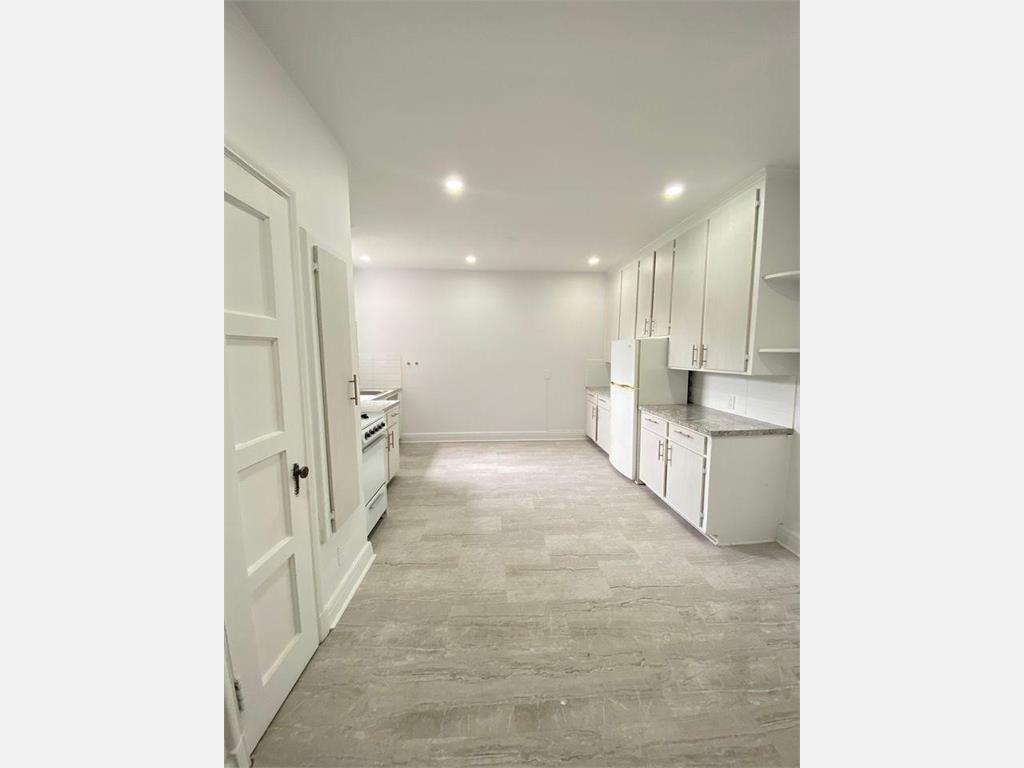 5821 CHEMIN COTE ST LUC