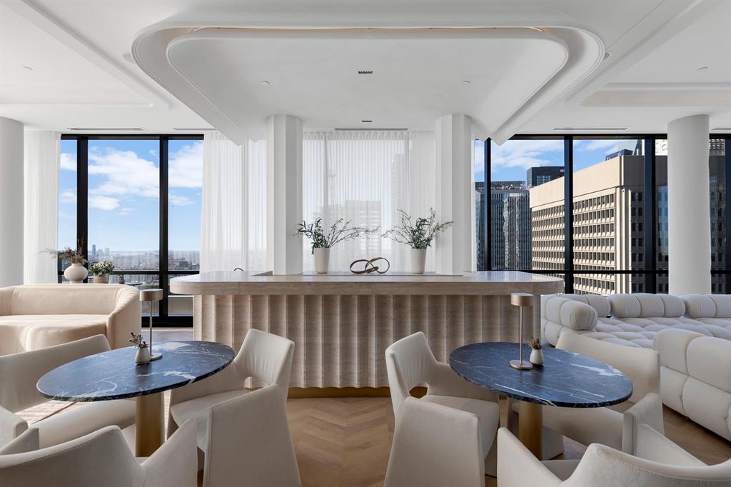 950 Rue Saint-Antoine O,