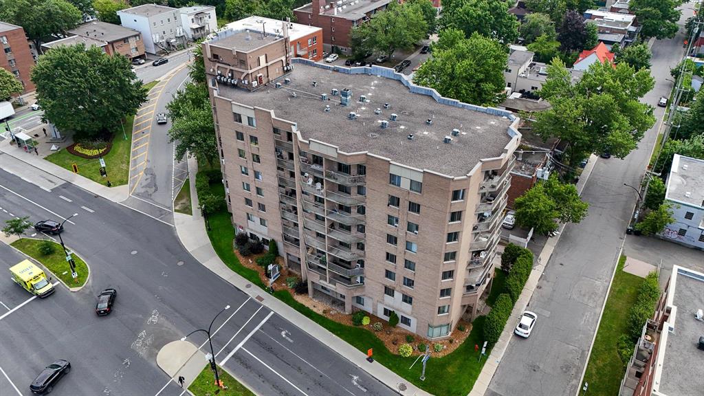990 Rue Saint-Fran�ois-Xavier