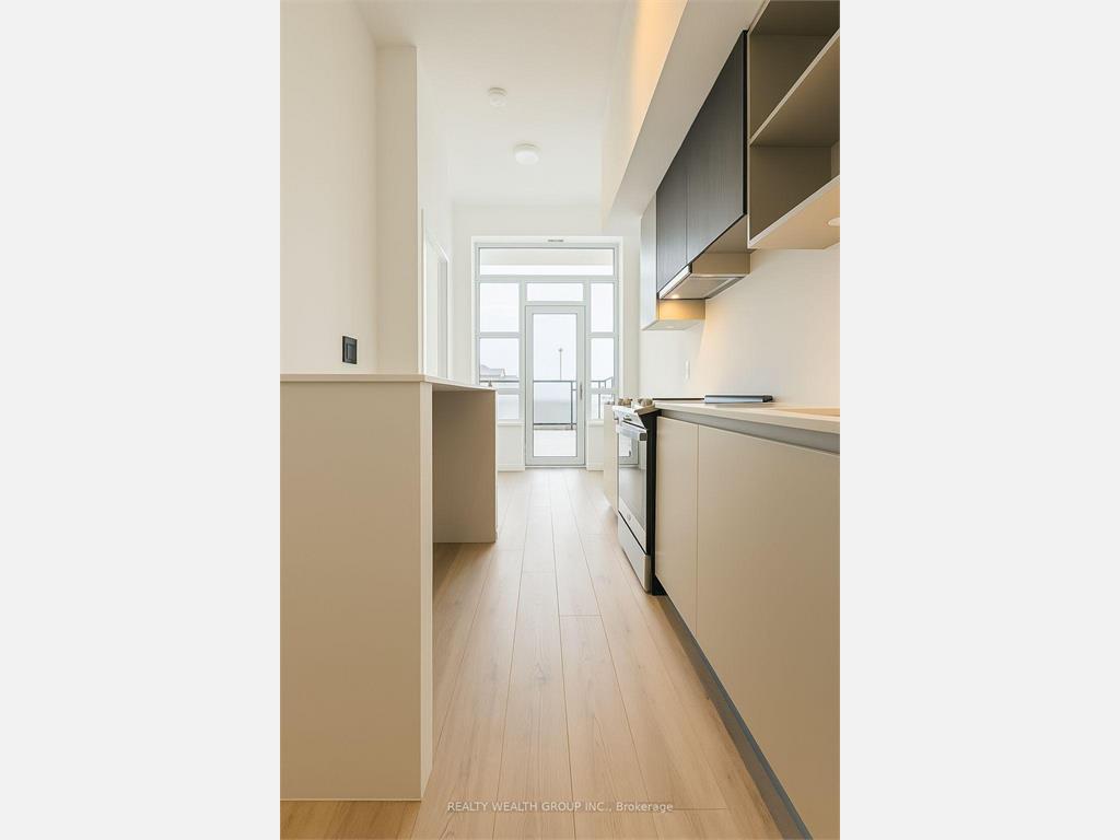 395 Dundas Street West