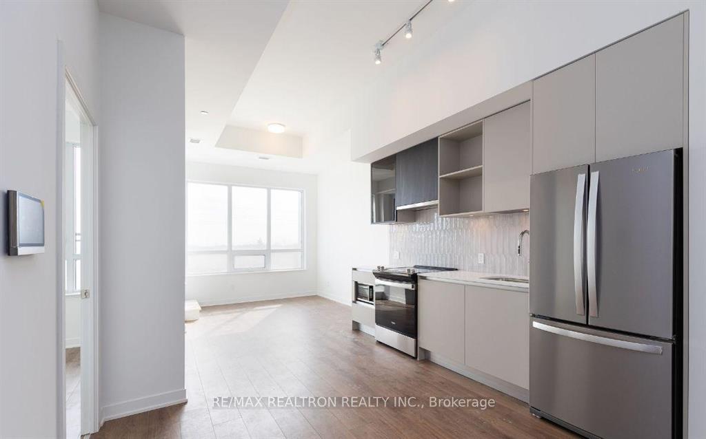 405 Dundas Street West