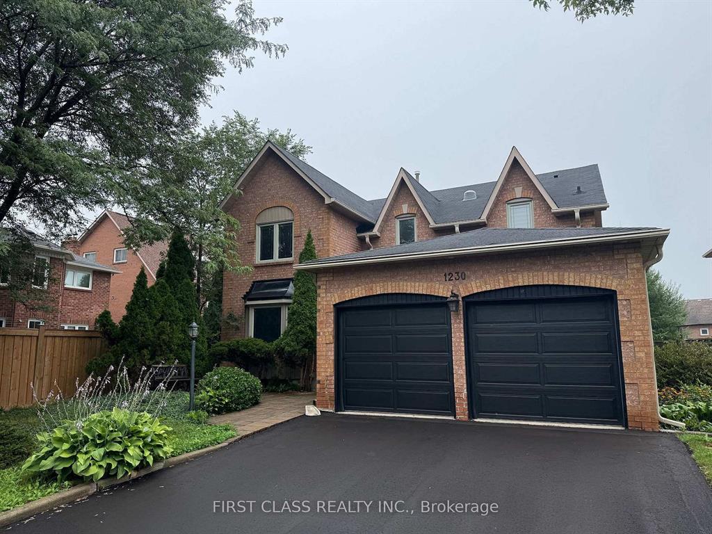 1230 Glenashton Dr