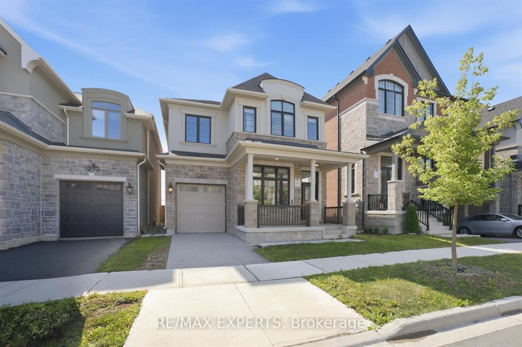 1296 Aymond Cres W