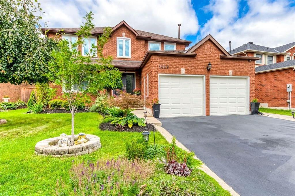 1469 Reeves Gate