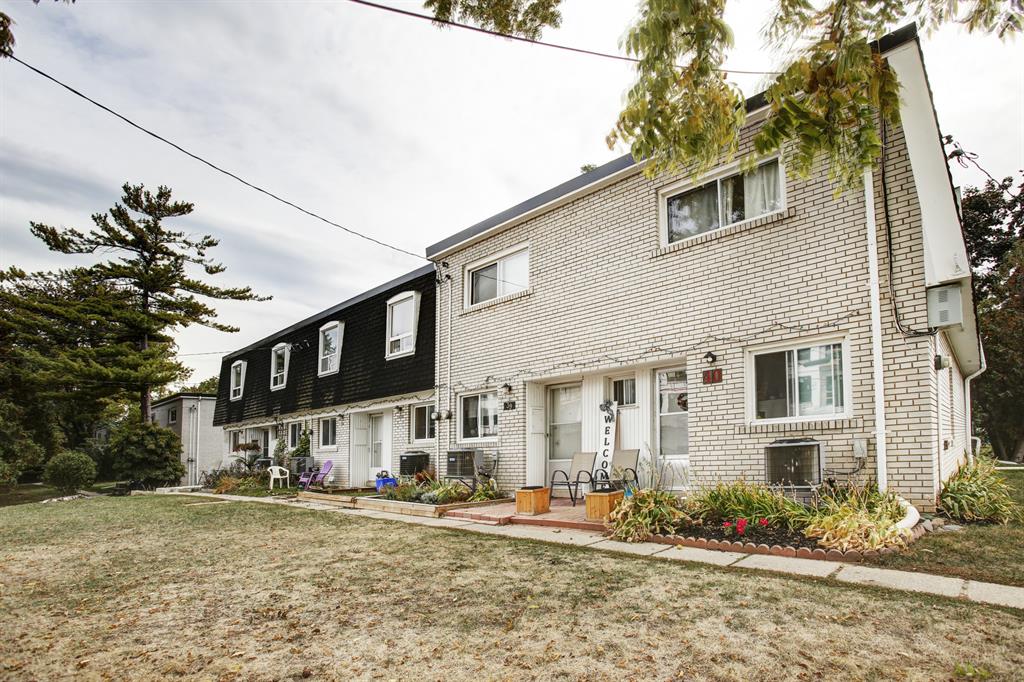 200 & 206 Lakeshore Rd. W., Oakville Townhouse for Rent