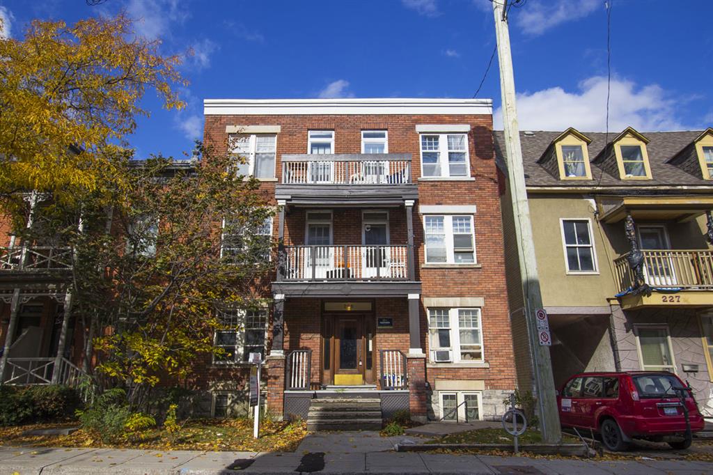 2A 225 St. Patrick Street