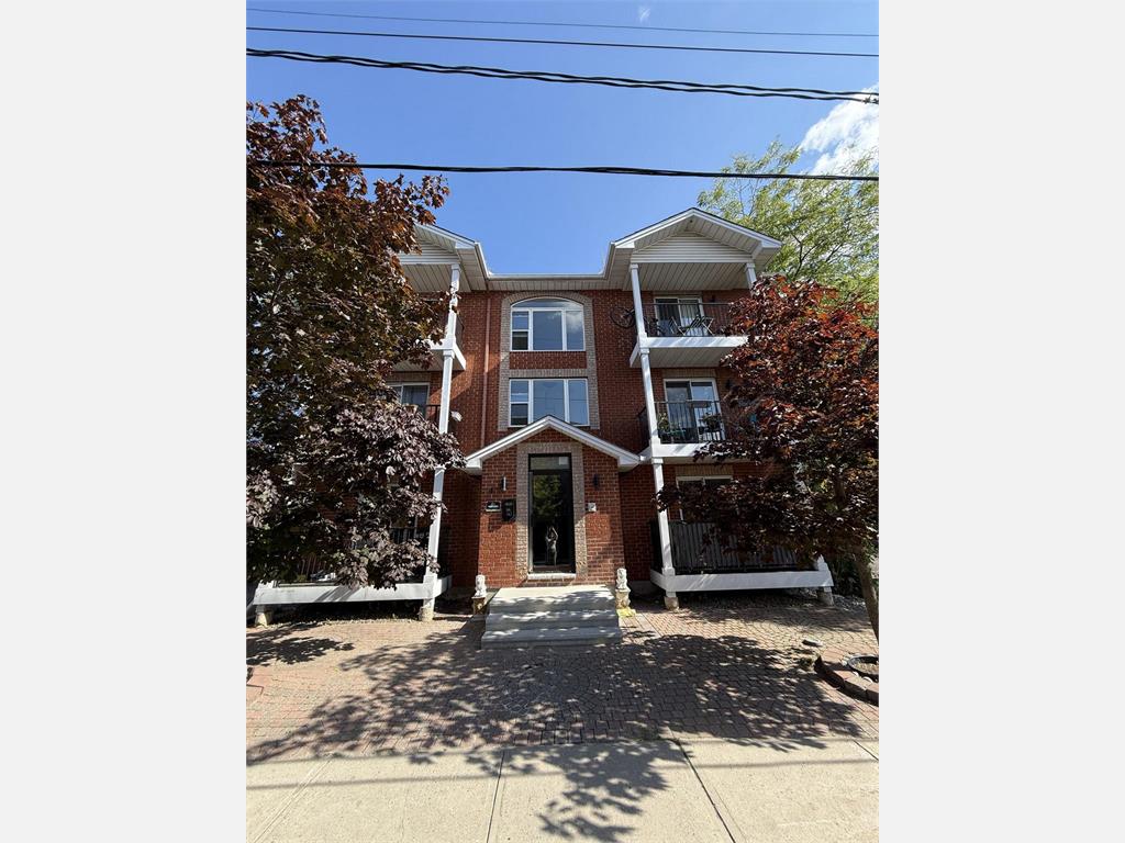 4 Armstrong Street