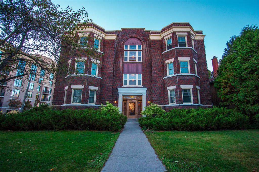 7 - 325 Clemow Avenue