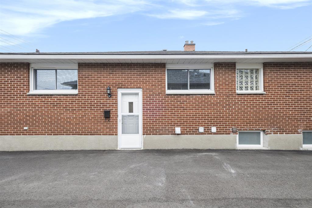2409 Iris Street