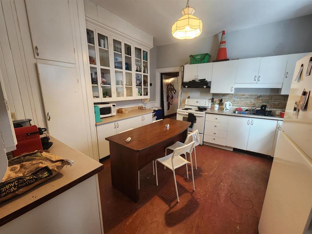 1 - 44 Sweetland Avenue