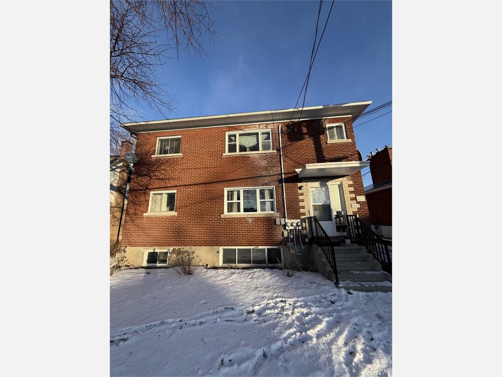 3 - 1689 Edgehill Place