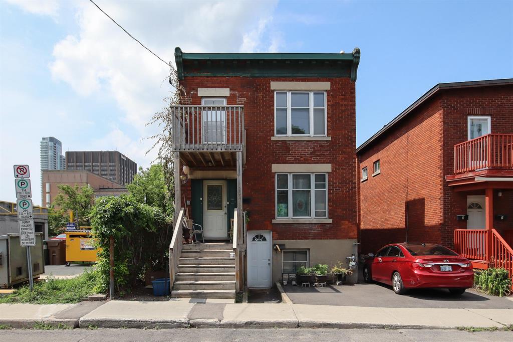 352 Bell Street South