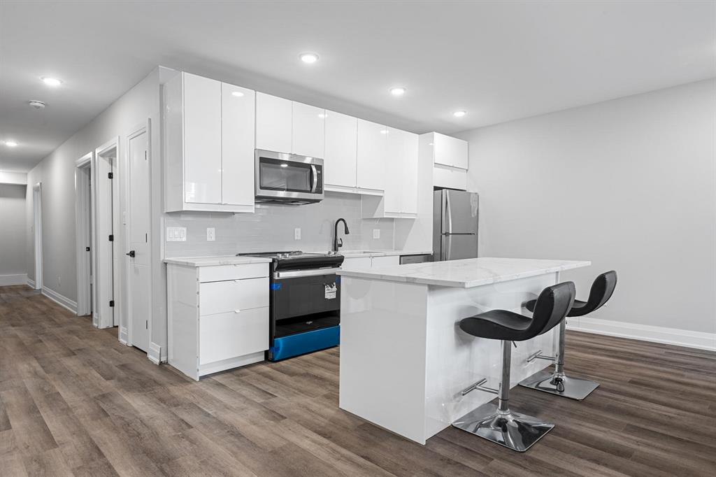 425 Ravenhill Avenue - 1