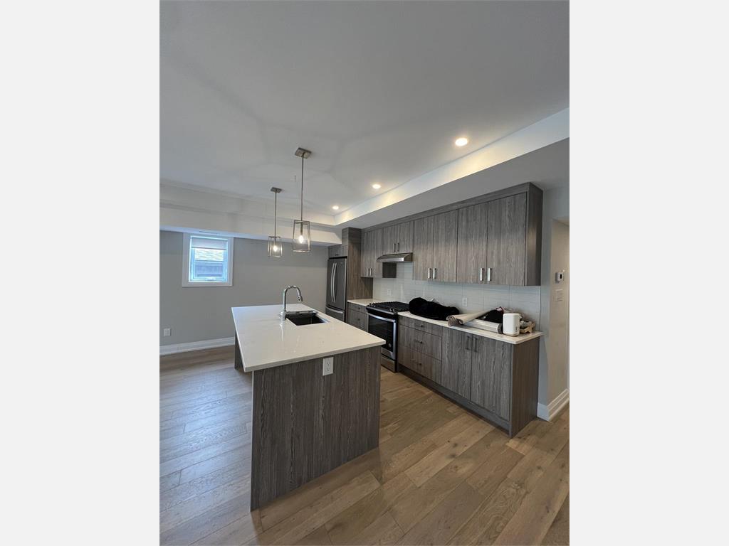 425 Ravenhill Avenue - 1