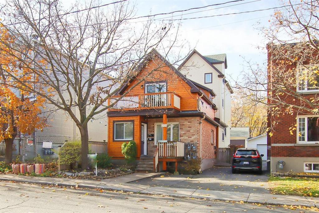 22 Spadina Ave