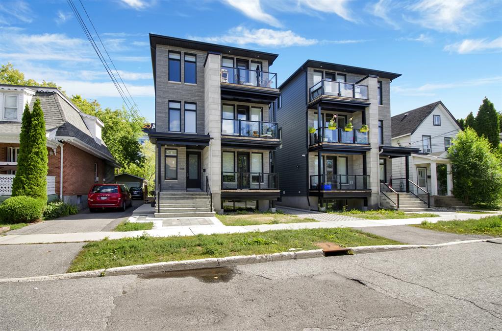 341 Tweedsmuir Avenue