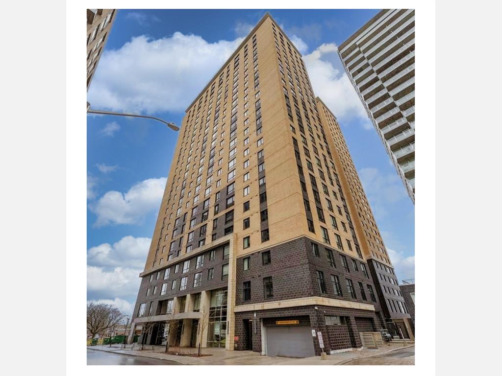 105 Champagne Ave S, Champagne ave and Carling