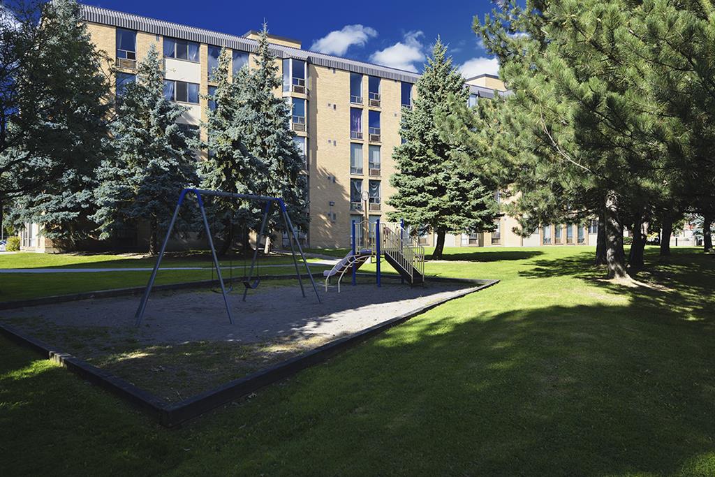 Unique Apartments For Rent In Pickering Ontario with Simple Decor