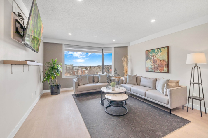 4311 49 Ave